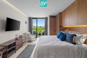 1 bedroom, desk, WiFi, bed sheets