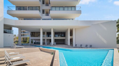 Zantamar 304E: Beachfront Condo w/ Pools & Gym