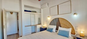 2 bedrooms, iron/ironing board, WiFi