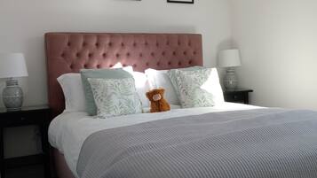 3 室のベッドルーム、アイロン / アイロン台、旅行用ベビーベッド、WiFi (無料)