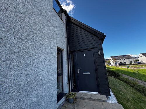 Modern Home in Croy, peaceful village located 15 minutes from Inverness.