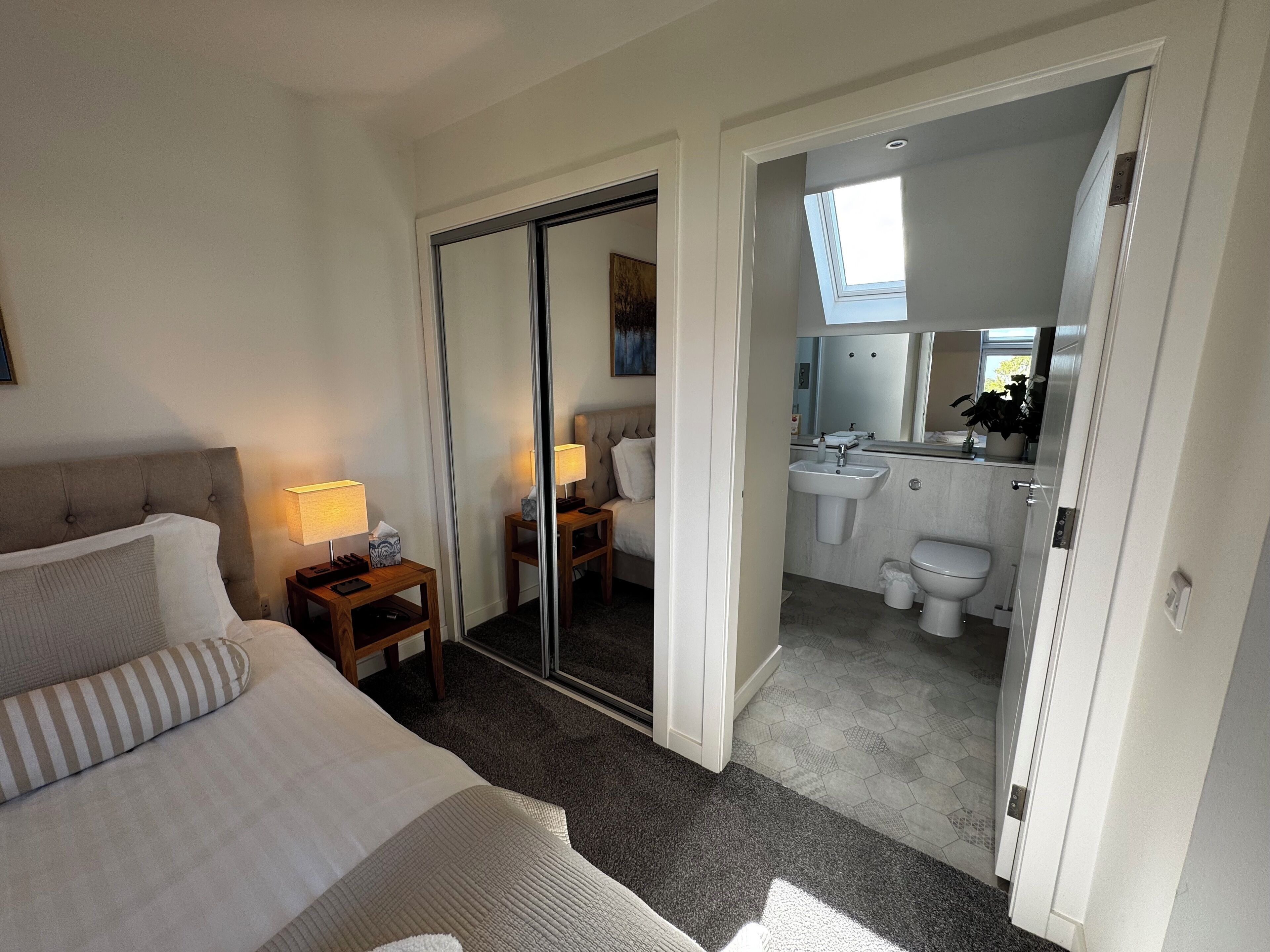 3 室のベッドルーム、アイロン / アイロン台、旅行用ベビーベッド、WiFi (無料)