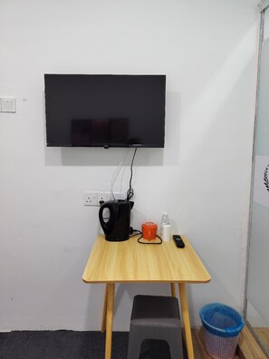 Single Room | Desk, free WiFi