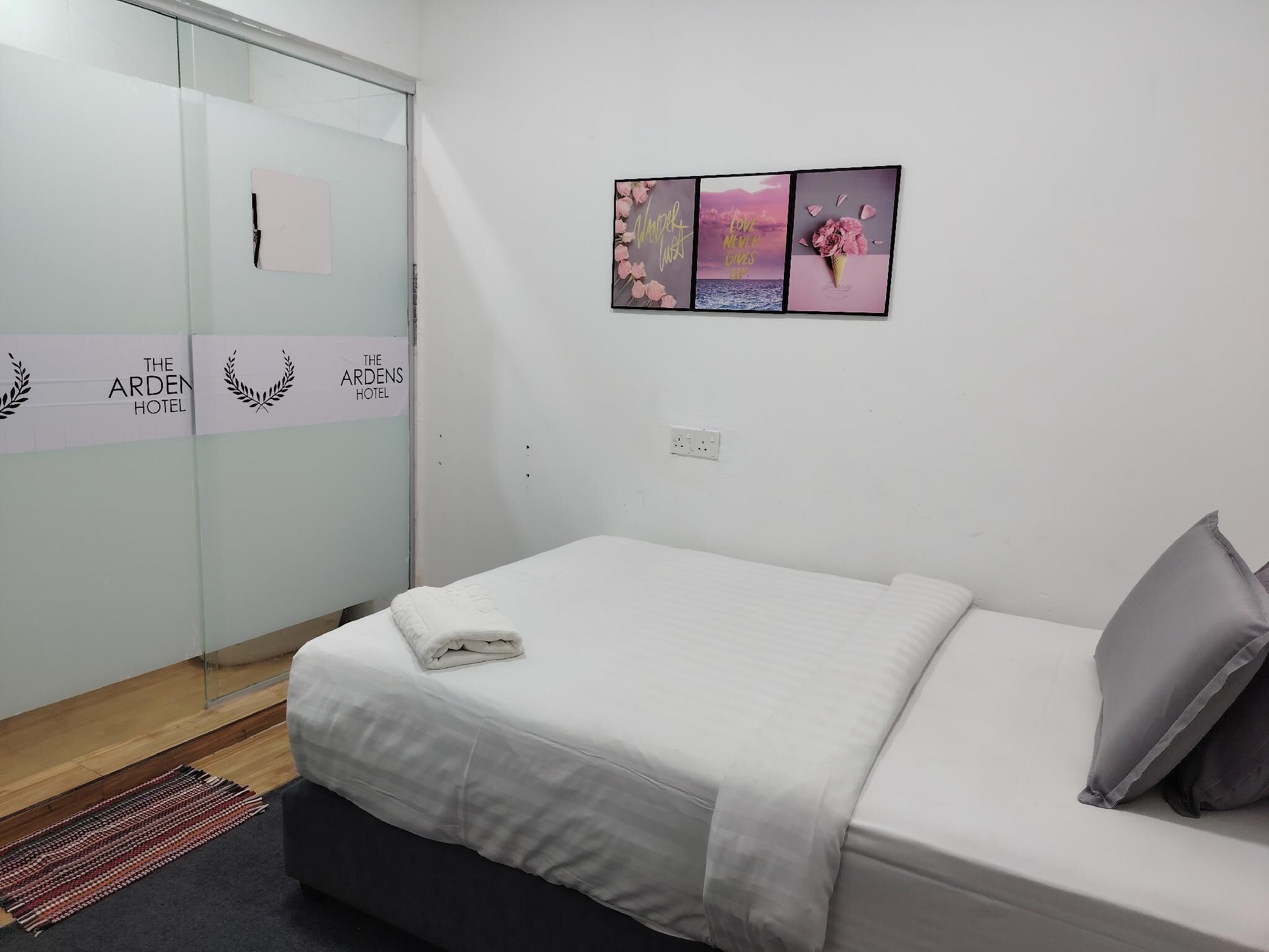 Eenpersoonskamer | Een bureau, gratis wifi