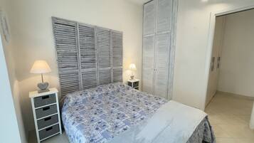 1 camera, ferro/asse da stiro, Wi-Fi, lenzuola