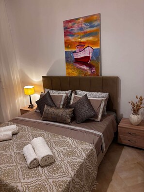 2 makuuhuonetta, silitysrauta/-lauta, ilmainen Wi-Fi, vuodevaatteet