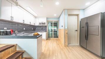 Quarto básico, 2 quartos (Blue Hill (House/Fireplace/Karaoke)) | 1 quarto, Wi-Fi de cortesia