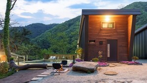 Basic Room, 1 Bedroom (Oak Tree (House/Fire Pit/Karaoke)) - Gapyeong On The Hill Pool Villa (Gapyeong)