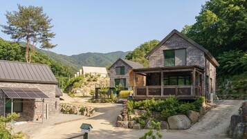 베이직룸, 침실 2개 (The Hill (House/Fireplace/Karaoke)) | 1 개의 침실, 무료 WiFi