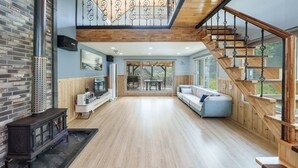 Basic Room, 2 Bedrooms (On The Hill (House/Fireplace/Karaoke)) - Gapyeong On The Hill Pool Villa (Gapyeong)