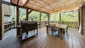Basic Room, 2 Bedrooms (On The Hill (House/Fireplace/Karaoke)) - Gapyeong On The Hill Pool Villa (Gapyeong)