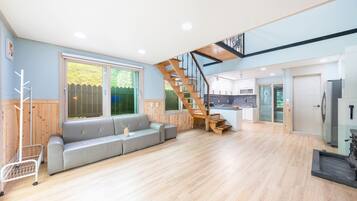 ๋ฒ ์ด์ง๋ฃธ, ์นจ์ค 2๊ฐ (Blue Hill (House/Fireplace/Karaoke)) | 1 ๊ฐ์ ์นจ์ค, ๋ฌด๋ฃ WiFi