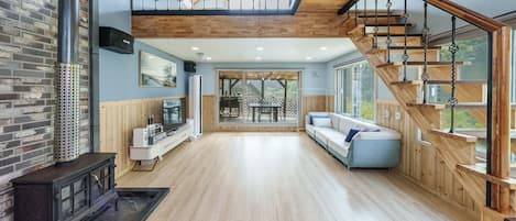 Basic Room, 2 Bedrooms (On The Hill (House/Fireplace/Karaoke))
