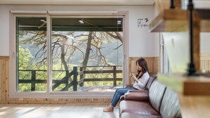 Basic Room, 2 Bedrooms (Pine View (House/Fireplace/Karaoke)) - Gapyeong On The Hill Pool Villa (Gapyeong)