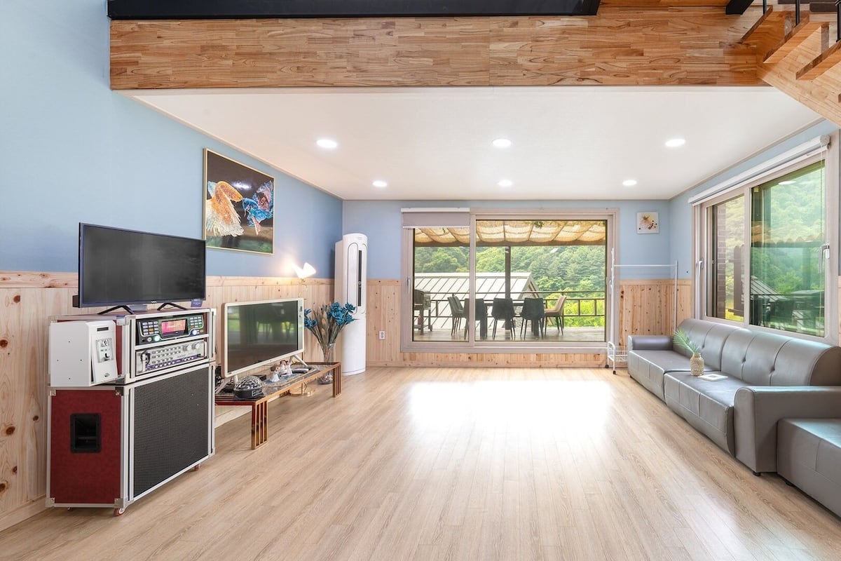 Basic Room, 2 Bedrooms (Blue Hill (House/Fireplace/Karaoke)) | 1 bedroom, free WiFi