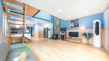 ๋ฒ ์ด์ง๋ฃธ, ์นจ์ค 2๊ฐ (Blue Hill (House/Fireplace/Karaoke)) | ์ธ๊ด