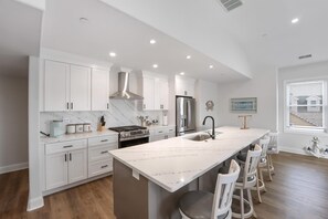 Fridge, oven, dishwasher, coffee/tea maker