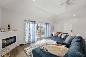 Smart TV, fireplace - Oceanview Condo w/ a Rooftop Deck, Pool & Hot Tub! (Wildwood)