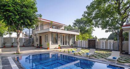 Charming 3-bedroom bungalow with AC, WiFi in wonderful Udaipur