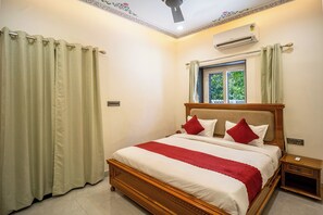 3 chambres, fer et planche à repasser, Wi-Fi, draps fournis