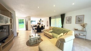 Smart TV, books - La Pause Limousine | Garden & Terrace | Near Limoges | Wifi | Children's games (Feytiat)