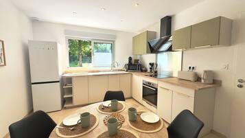 Fridge, microwave, oven, stovetop