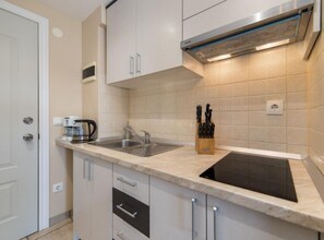 アパートメント (Studio Apartment with Balcony 2) | 専用簡易キッチン | 冷蔵庫
