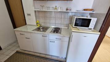 Apartment (Two Bedroom Apartment with Terrace an) | Private kitchen | Fridge, cookware/dishes/utensils