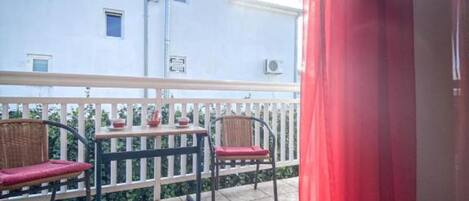 Apartment (One Bedroom Apartment) | Balcony