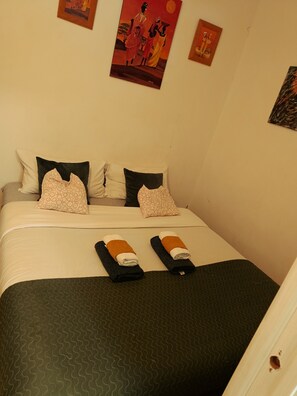 2 bedrooms, desk, iron/ironing board, Internet