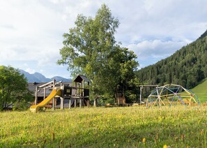 Zona de juegos infantil al aire libre