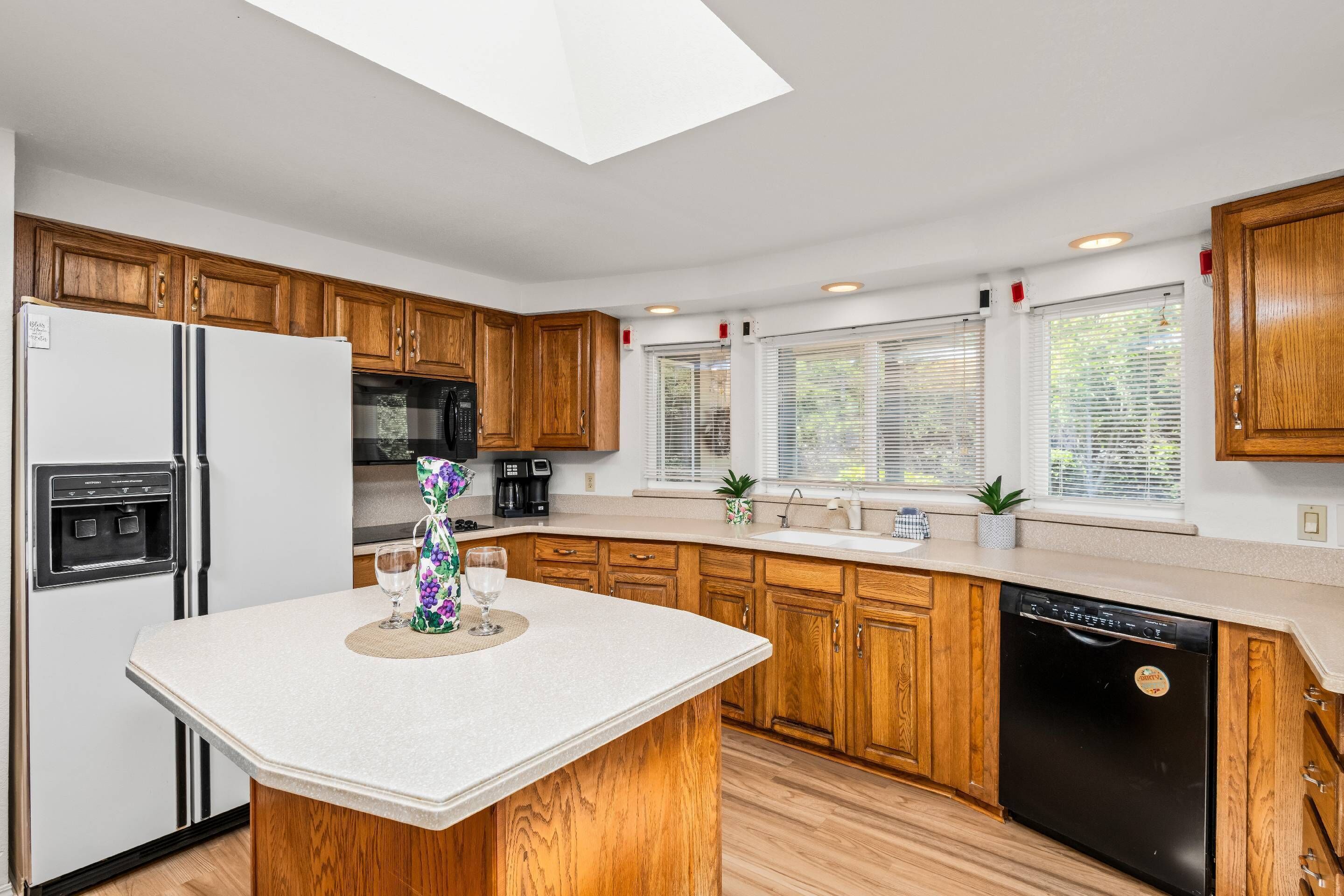 Refrigerador, microondas, horno y lavavajillas 