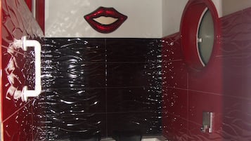 Jetted tub, hair dryer, towels, soap