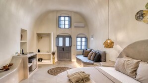 2 bedrooms, iron/ironing board, internet, bed sheets - Panoramic Villa in Akrotiri with Stunning Views (Akrotiri)