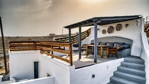Terrace/patio - Panoramic Villa in Akrotiri with Stunning Views (Akrotiri)