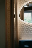 Ducha, secador de pelo, toallas