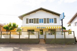 Fachada de la propiedad