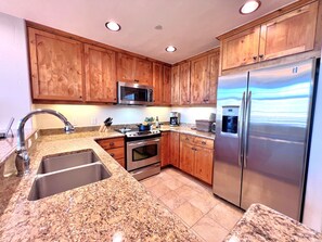 Kühlschrank, Mikrowelle, Ofen, Geschirrspüler