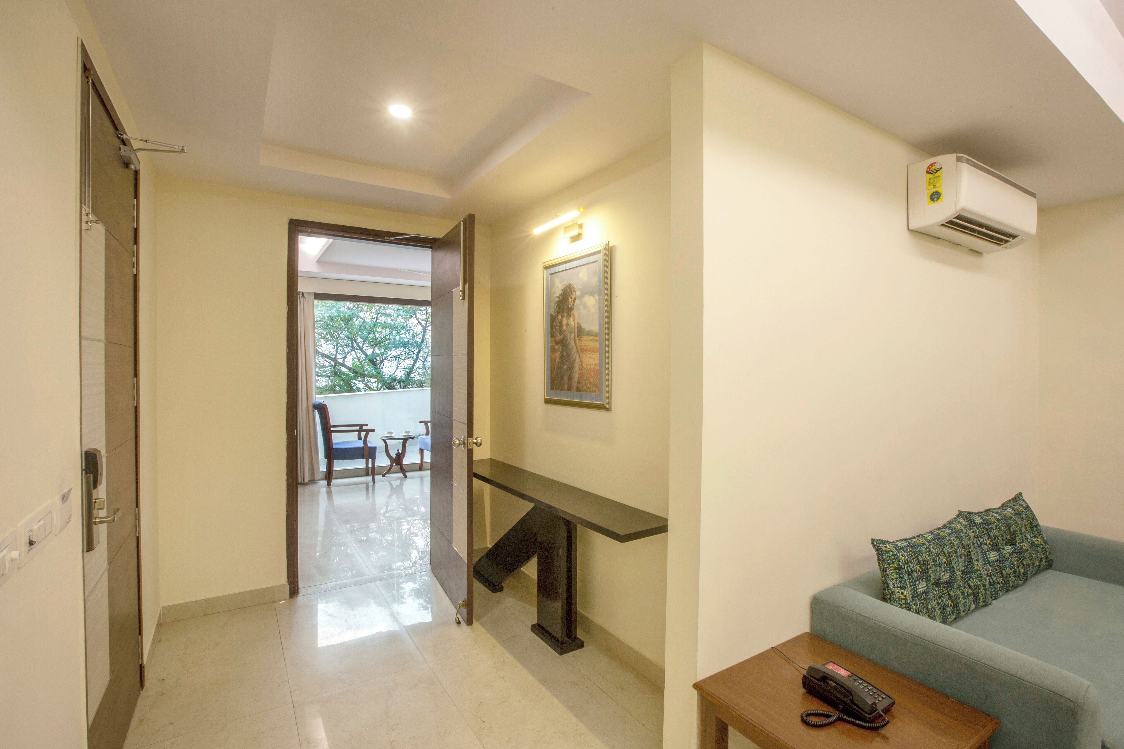 Photo - Hotel Cardinal Oxmo Delhi Airport