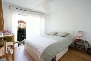 4 dormitorios, escritorio, wifi y ropa de cama