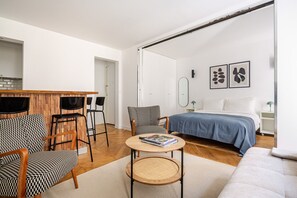 2 habitaciones, tabla de planchar con plancha, wifi y ropa de cama 