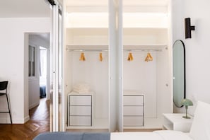 2 chambres, fer et planche à repasser, Wi-Fi, draps fournis