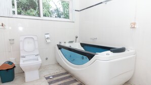 Bathroom - ASHANTI HERITAGE LODGE (Kumasi)