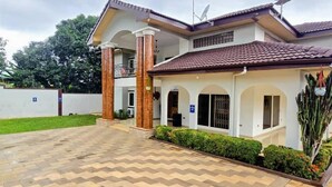 Front of property - ASHANTI HERITAGE LODGE (Kumasi)