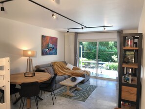 電視、書籍、音響