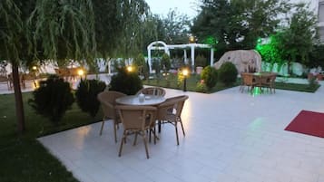 Tempat makan outdoor