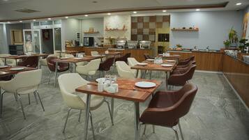 Termasuk sarapan bufet setiap hari