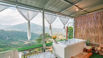 Habitación estándar, vista a la montaña | Área de sala de estar
