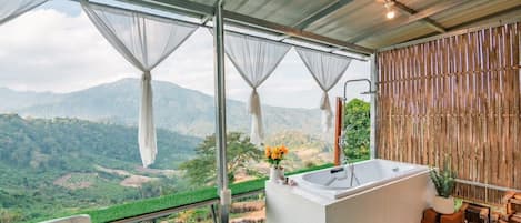 Standard Room, Mountain View | Living area