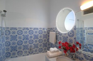 Doccia, asciugacapelli, bidet